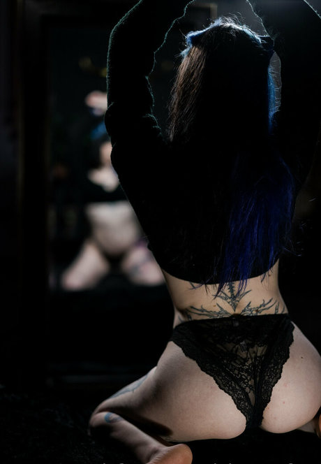 pixiemstyfree model naked photo