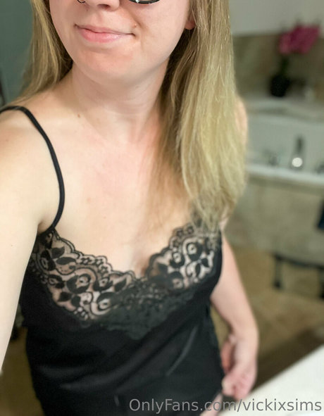 vickixsims porn star image