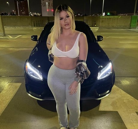 itzlillybby hot actress img