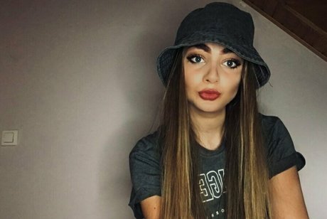 livionly pornographic model pic