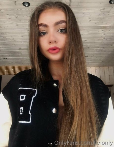 livionly nice model pics