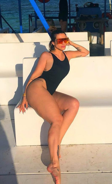 Cleo Pires hot model pictures