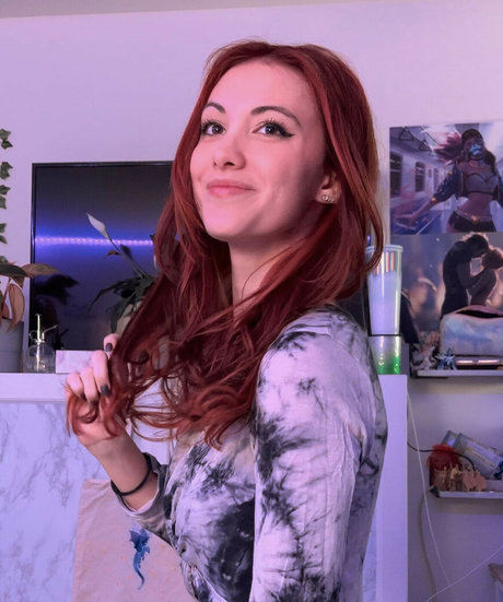 Echochlo model erotic image