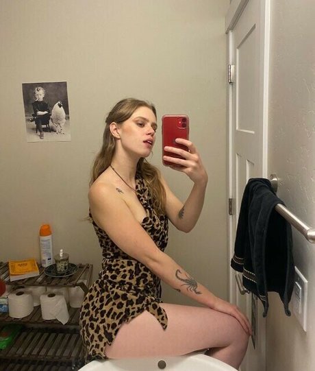 Cera Gibson art model photo