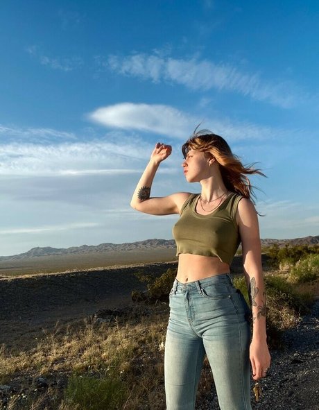 Cera Gibson pretty actress galleries