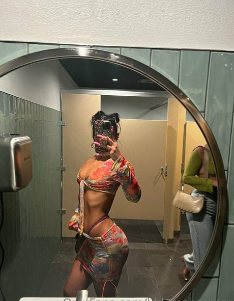 Chloe Swain model pornographic photos