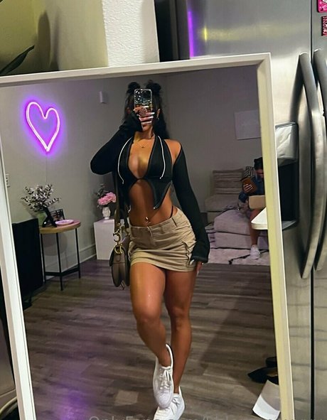 Chloe Swain free model image