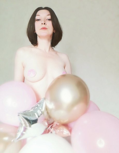 Olya Holmes model sexy pics