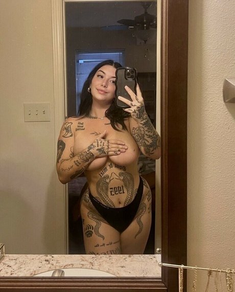 rhodesbby erotic model image