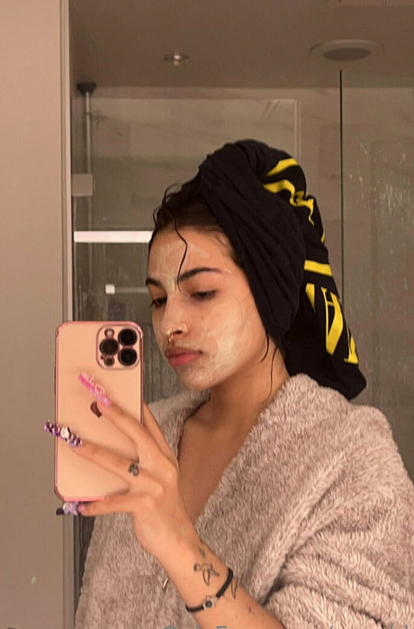 Vswrld hd actress img