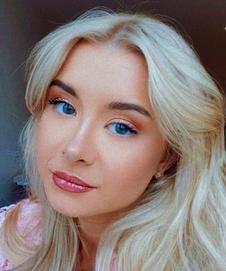 Kerry Ingram naked model pic