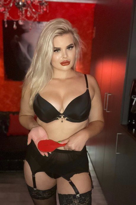 Lady Lucia Lucifa model porn pics