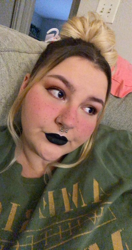 LuxxyLacy nudes model photo