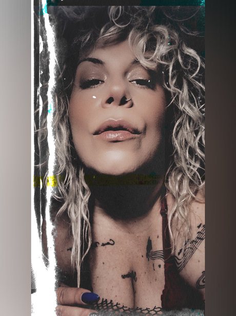 Luscious Goddess_ beautiful model pic