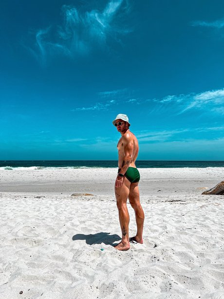 PEACHES hot star picture