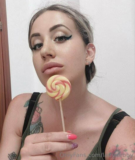 Lady Debby model perfect pic