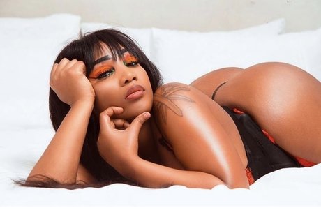 Coco Berries nice actress images