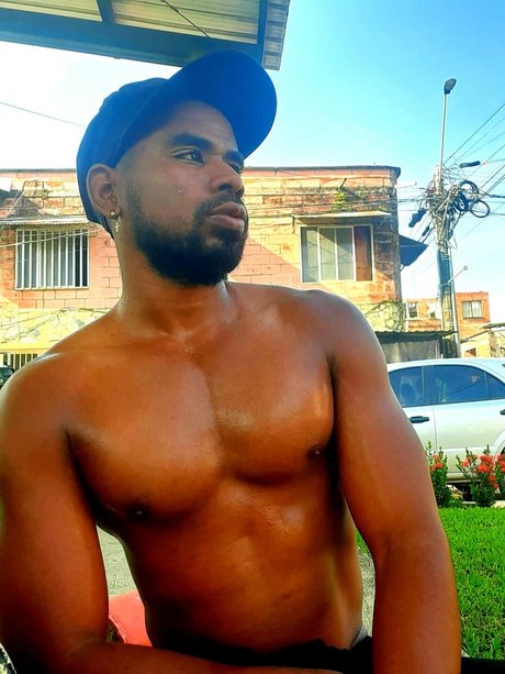 knelo naked model images