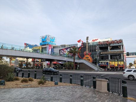 Carl Li sexy model pic