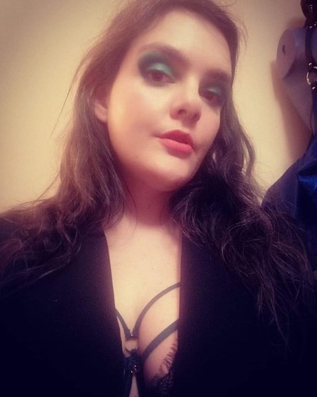 LadyShibariFindom art star archive