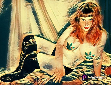 ZenziFox naked pornstar photos