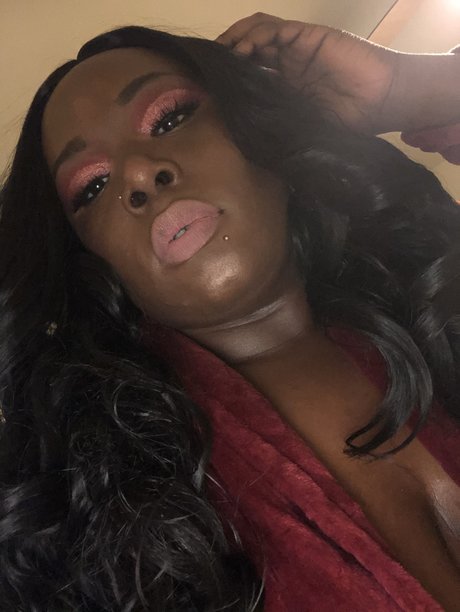 Kiki Kotton hot star image