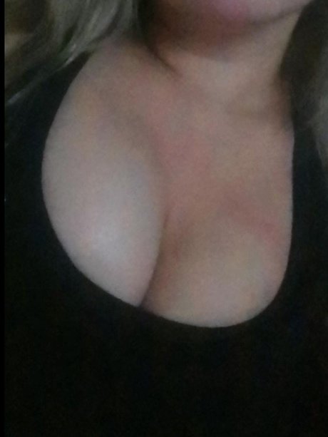 _Your Queen_ naked pornstar images