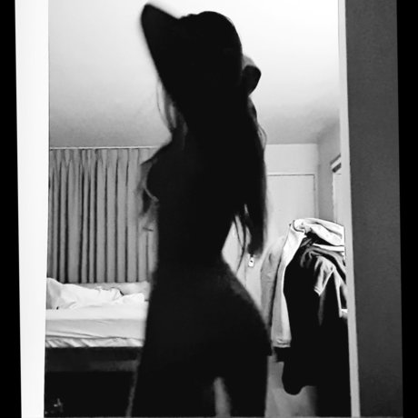 Wild Gigil beautiful model pic