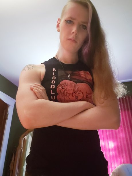 Video Gums model hd picture