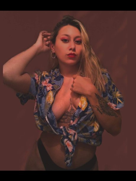 Larweed_ model nice photo