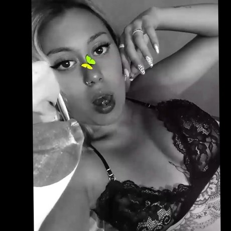 Larweed_ pornographic model img