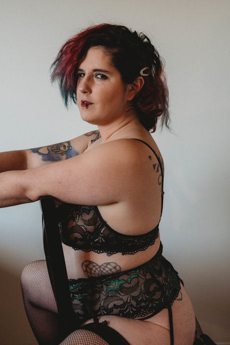 HarLee model erotic images