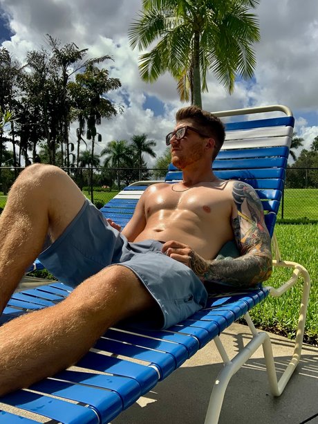 Mr Robinson hot model image