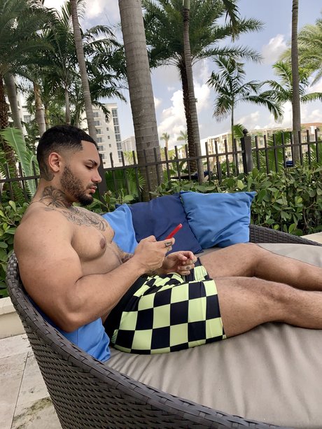 Itslouisrosa hd model pic