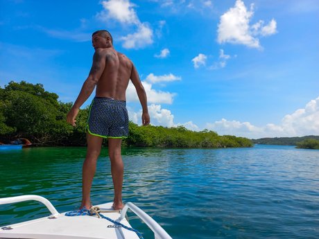 FREDY AK47 nude actress gallery