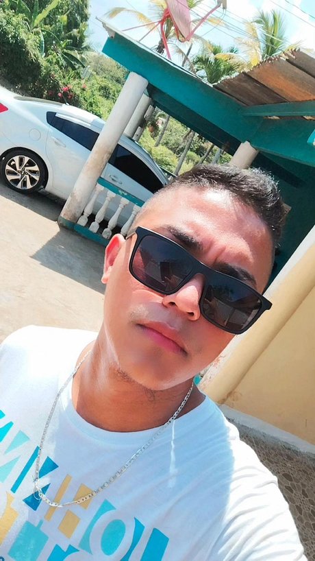 Karlos Lewis erotic actress photos