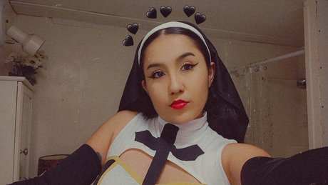 Vause model naked pics