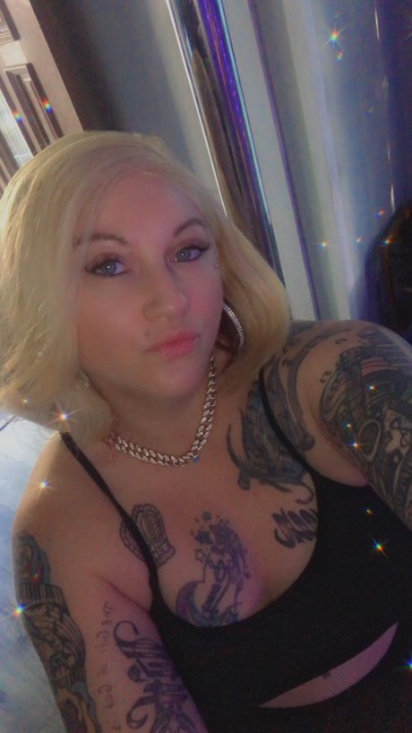 ZannaRose star naked photo