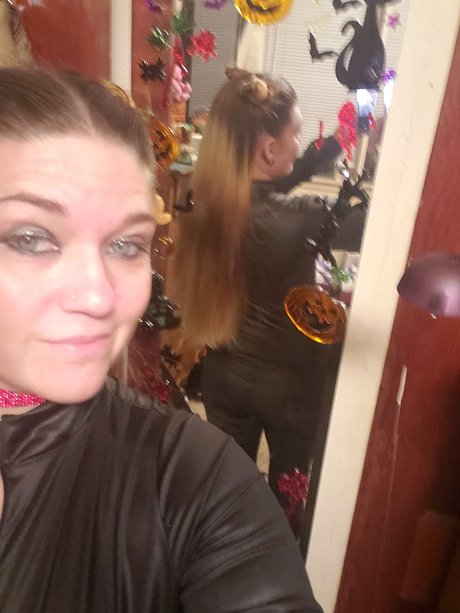 Naughty Nika model pretty img