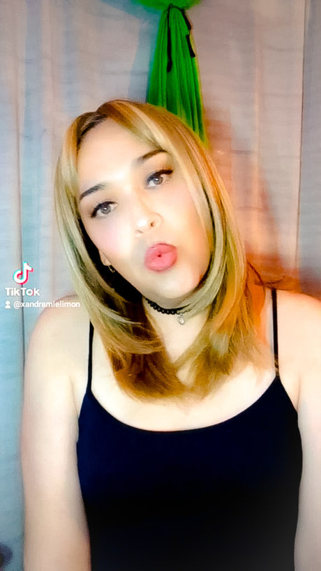 Spicy Caramel_ erotic model img