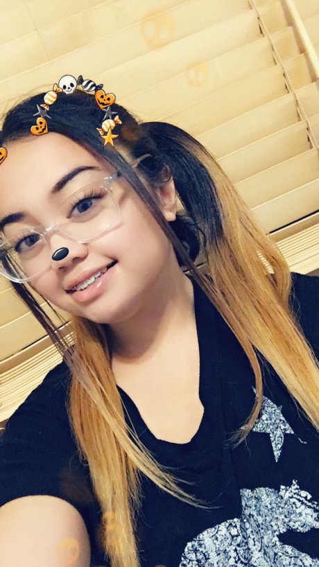 Ruby Harlow model art image