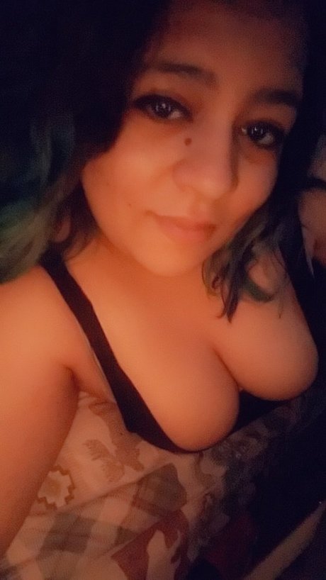 Saudiavixen high quality model photo