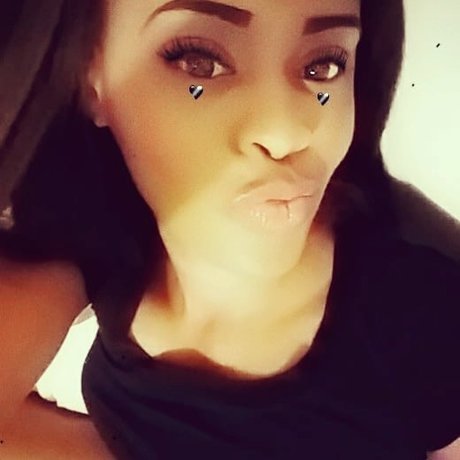 SheMoLitty exclusive actress photos