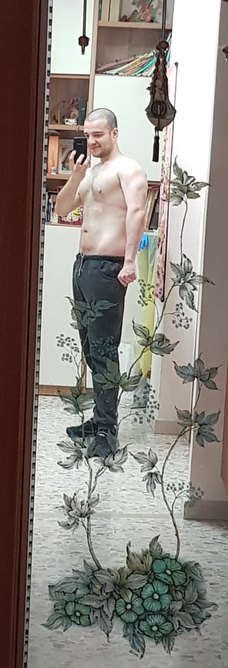 Alfredo nude model pic