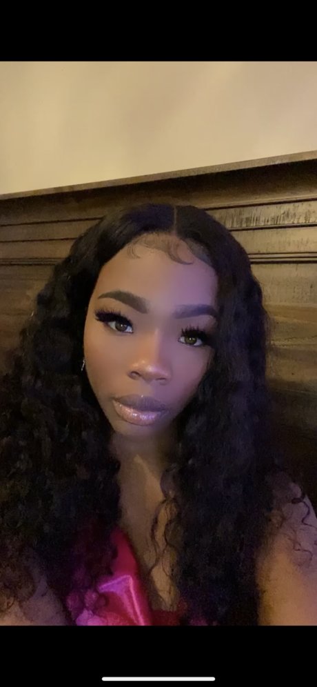 Goddess Kellz_ erotic model gallery