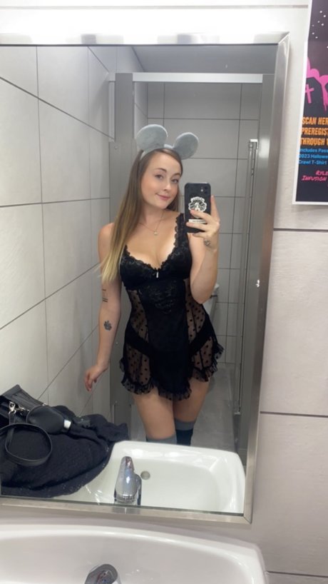 Avery Gold erotic model galleries