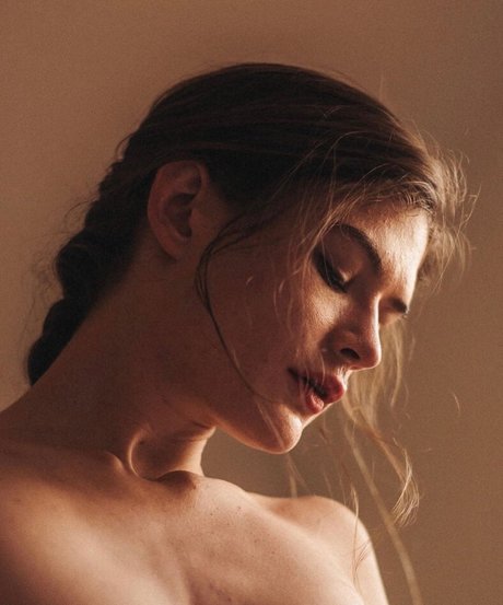 Mrs Hyde nude model gallery