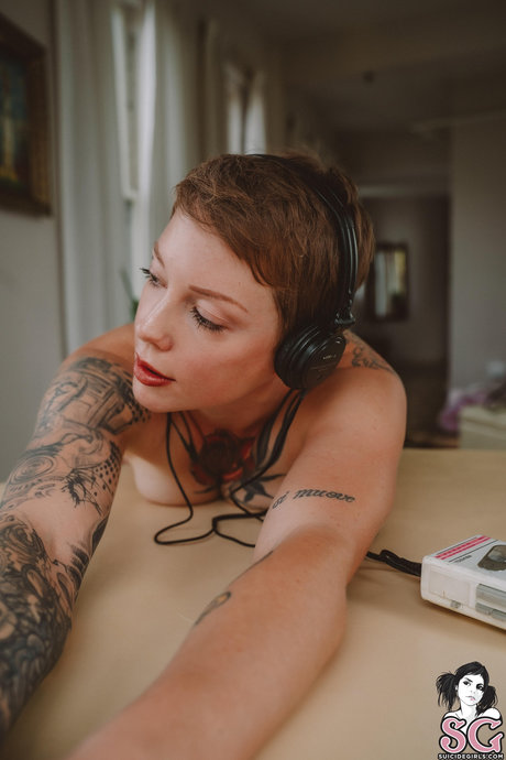 Aadie Lee pornstar erotic archive