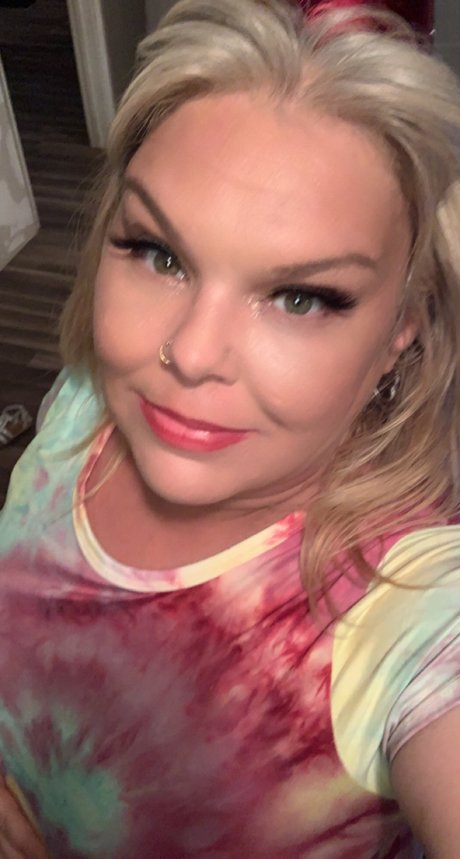 MISS DEE hd model image