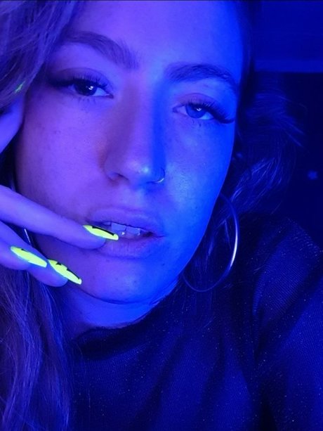 Lil Fox model high quality picture